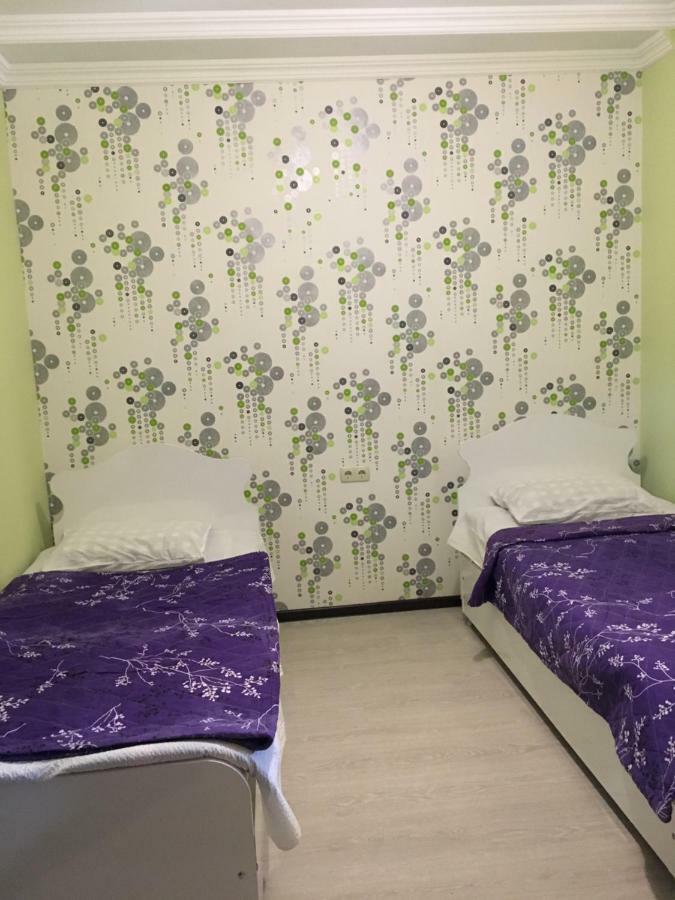 Homestay Apartment On Angisa Street バトゥーミ エクステリア 写真